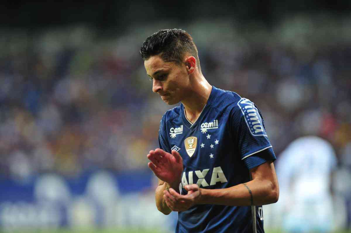 Diogo Barbosa - um dos destaques do Cruzeiro em 2017, o lateral-esquerdo foi vendido ao Palmeiras por 5,8 milhes, valor referente a 25% dos direitos econmicos.  poca, o ento presidente Gilvan de Pinho Tavares alegou que no teria condies de cumprir o direito de compra e, desta forma, considerou o melhor caminho negoci-lo. Diogo fez 60 partidas pelo Cruzeiro em 2017, marcou dois gols e deu nove assistncias. 