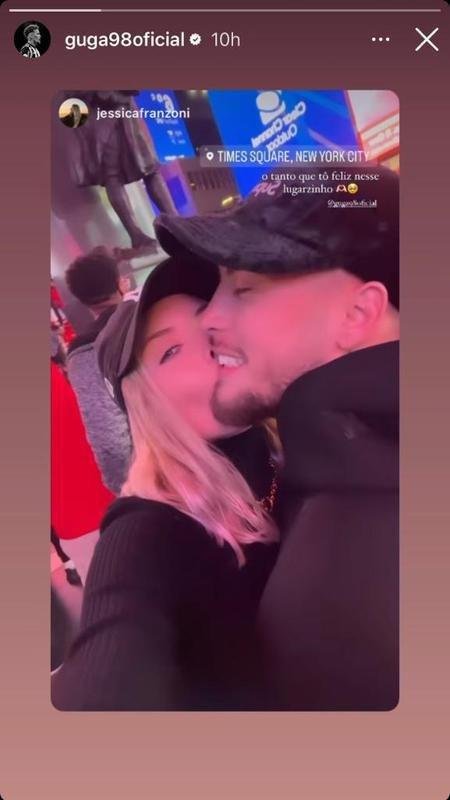 Depois, o lateral-direito viajou com a namorada para Nova York, nos Estados Unidos.