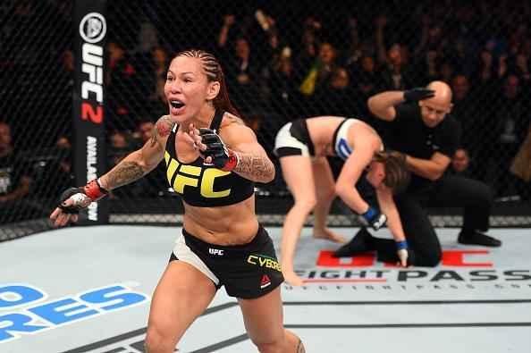 Fotos da vitória de Cris Cyborg em sua estreia no UFC