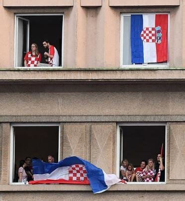 Reaes da torcida croata em Zagreb depois da perda do ttulo da Copa do Mundo para a Frana