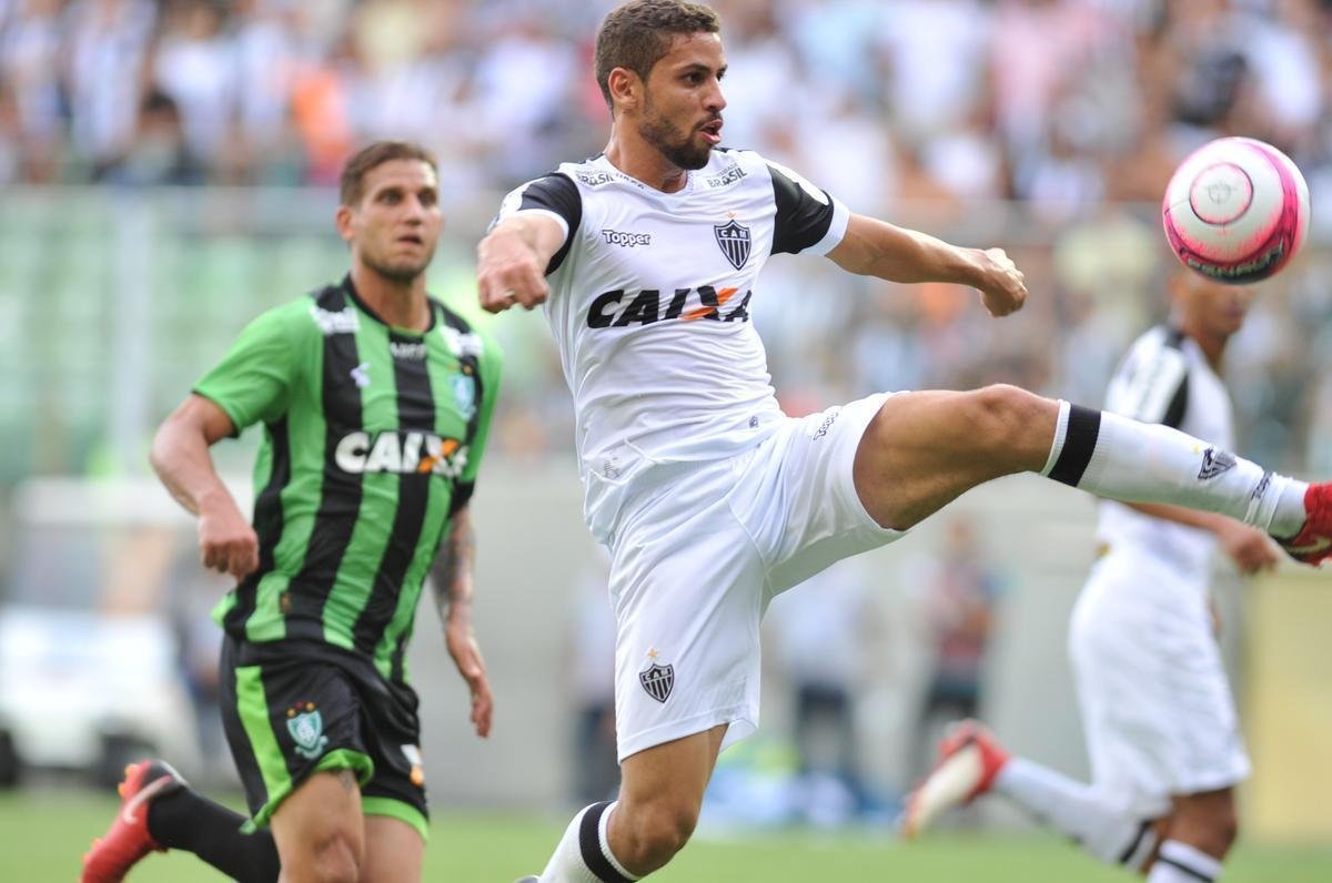 Imagens do primeiro tempo do clssico entre Amrica e Atltico, no Independncia