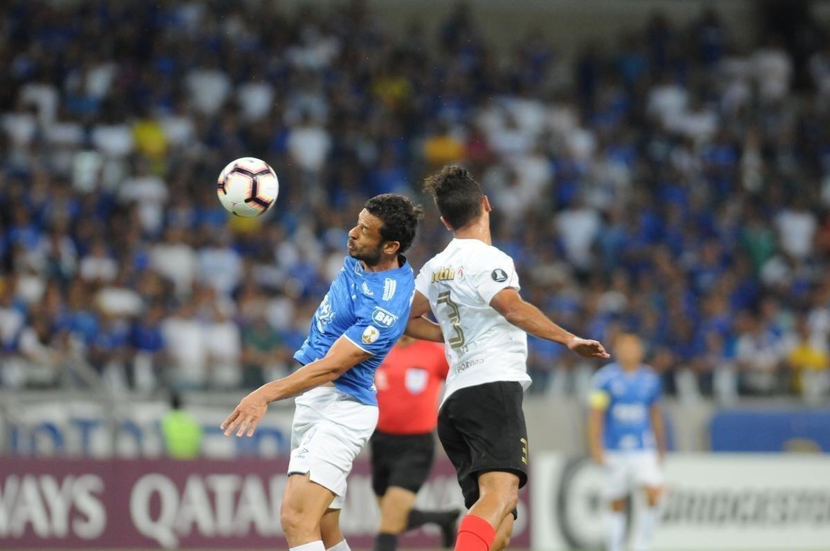 Fotos do jogos entre Cruzeiro e Deportivo Lara no Mineiro