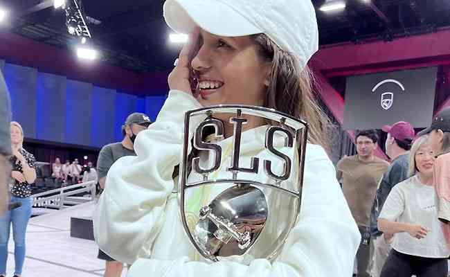 Rayssa Leal se emociona com mais uma conquista de etapa da Liga Mundial