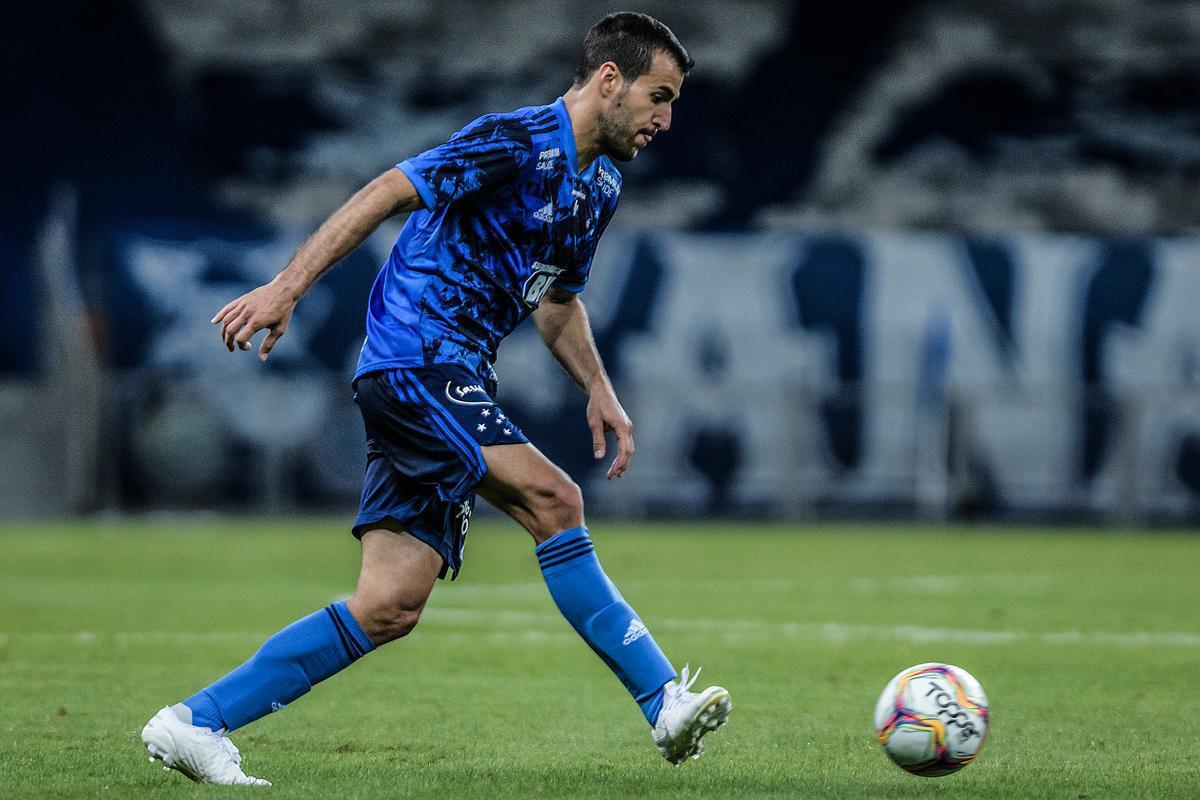 Raúl Cáceres, 29 anos, lateral-direito. Contratado pelo Cruzeiro em junho.