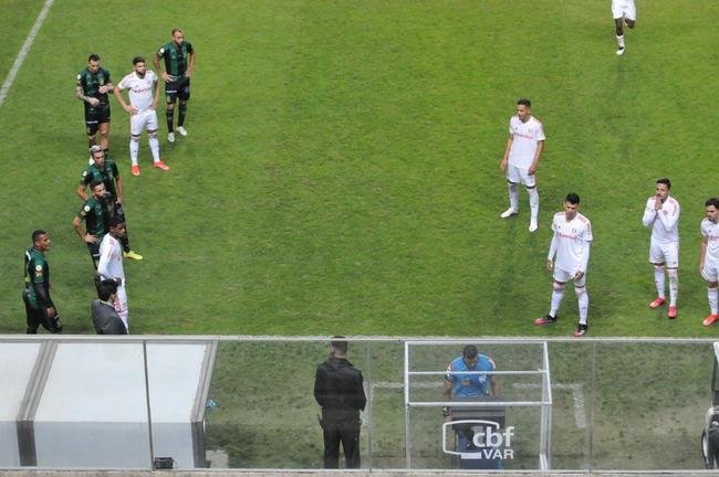 Rodrigo Dourado empatou o jogo para o Internacional no segundo tempo