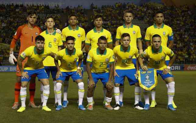 Brasil derrota Mxico de virada, com gols de Kaio Jorge e Lzaro, e conquista tetracampeonato do Mundial Sub-17. O time teve 100% de aproveitamento na campanha. Duelo foi no estdio Bezerro, no Gama-DF