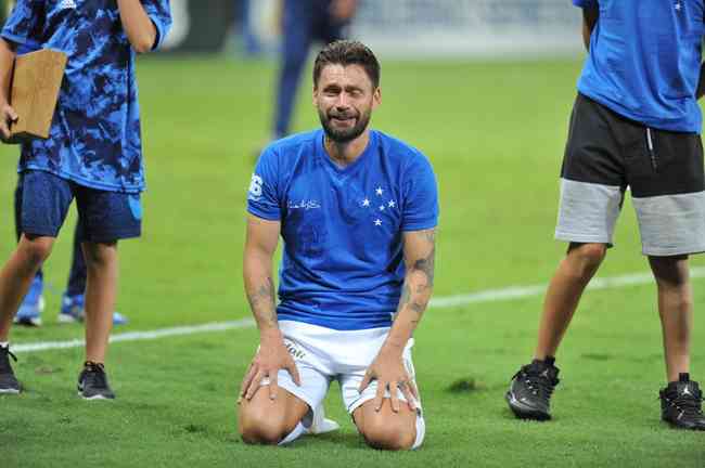 Último jogo da carreira de Sobis tem emoção, festa com a torcida do Cruzeiro  e surpresa de Dirceu Lopes; assista, cruzeiro