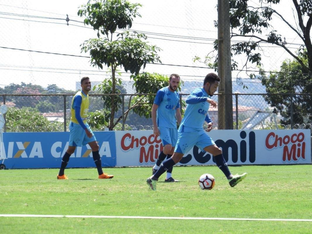 Fotos do treino do Cruzeiro nesta segunda-feira (02/04)