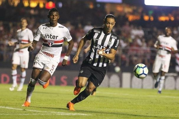 Atlético saiu atrás, conseguiu virada com Róger Guedes e Ricardo Oliveira, mas cedeu empate no Morumbi