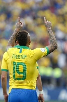 Imagens da vitória do Brasil sobre o Peru, na Arena Corinthians