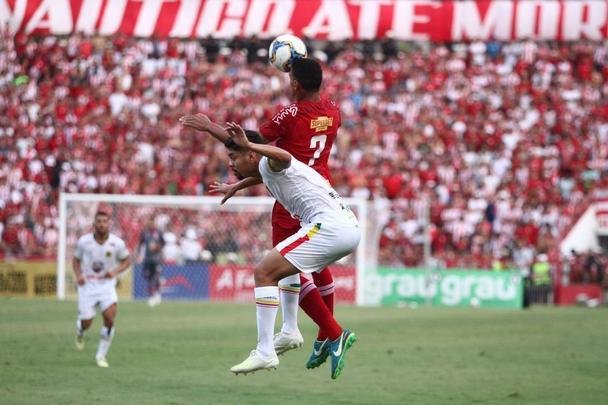 Náutico e Sampaio Corrêa iniciaram a decisão da Série C neste domingo