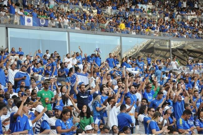 Fotos da torcida do Cruzeiro, no Mineiro, na partida contra a Ponte Preta pela 13 rodada da Srie B do Campeonato Brasileiro. Mineiro recebeu grande pblico mais uma vez