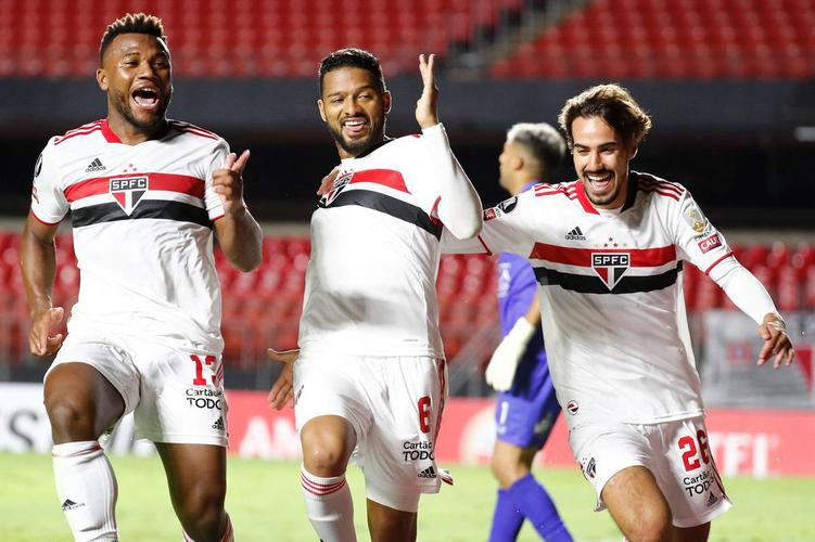 Adidas, da Alemanha, é a fornecedora do São Paulo