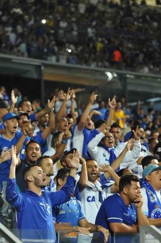 Torcida do Cruzeiro lotou o Mineiro em duelo com o Grmio pela semifinal da Copa do Brasil