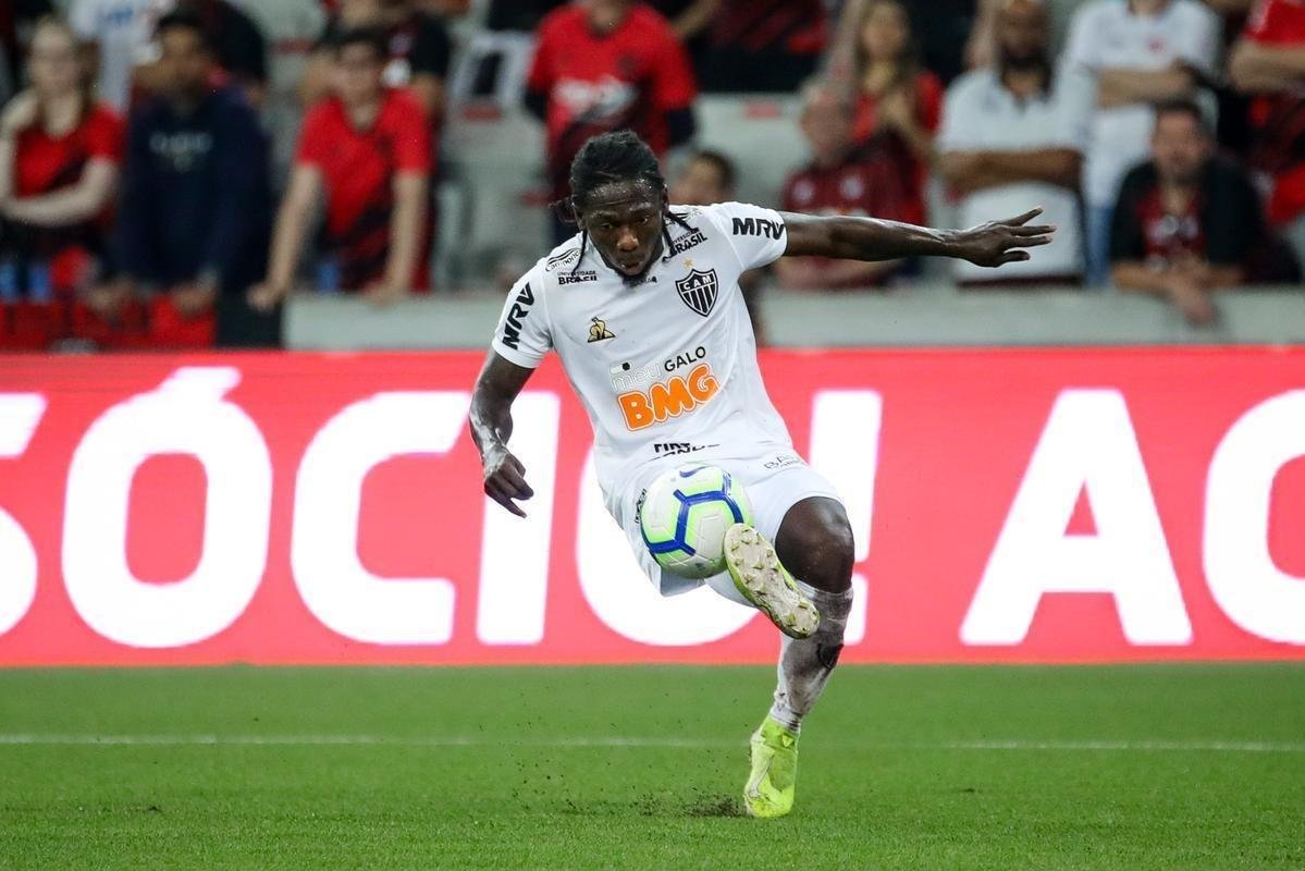 Galo perdeu muitas chances e acabou derrotado pelo xará paranaense