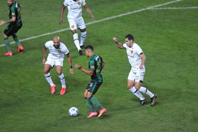 Amrica e Sport se enfrentaram nesta segunda-feira (19), no Independncia, em Belo Horizonte, em partida vlida pela 12 rodada do Brasileiro