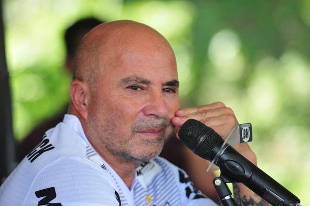 Jorge Sampaoli foi apresentado na tarde desta segunda-feira como novo tcnico do Atltico