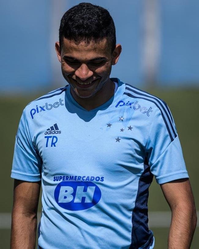 Fotos do treino do Cruzeiro nesta quinta-feira (4), na Toca da Raposa II, em Belo Horizonte. Time celeste enfrentar o Tombense no sbado, s 19h, no Mineiro, pela Srie B.