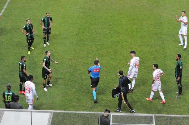 Rodrigo Dourado empatou o jogo para o Internacional no segundo tempo