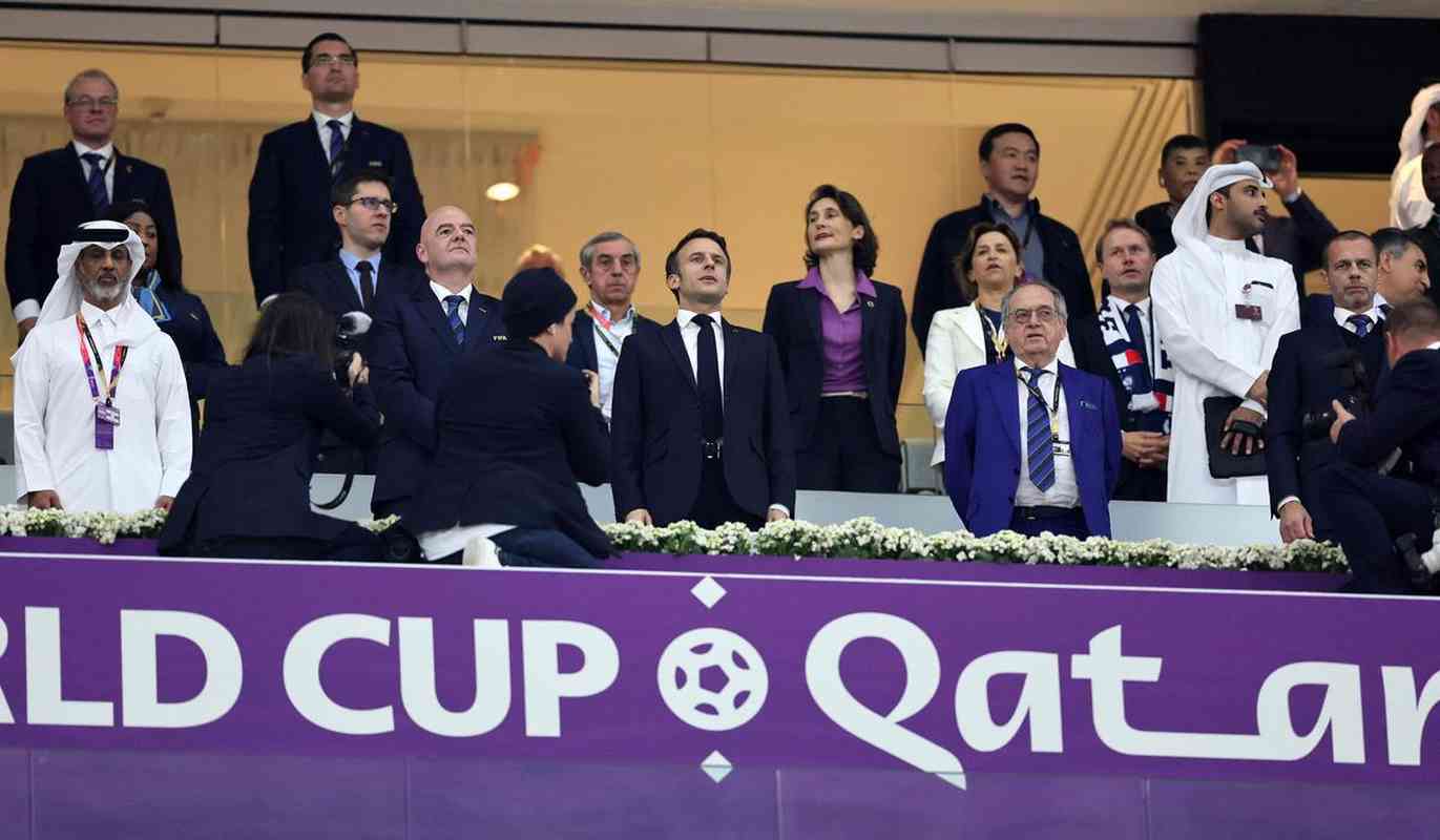 Emmanuel Macron, presidente da Frana, David Beckham, ex-jogador da Inglaterra, e Gianni Infantino, presidente da FIFA, estiveram no estdio para Frana x Marrocos