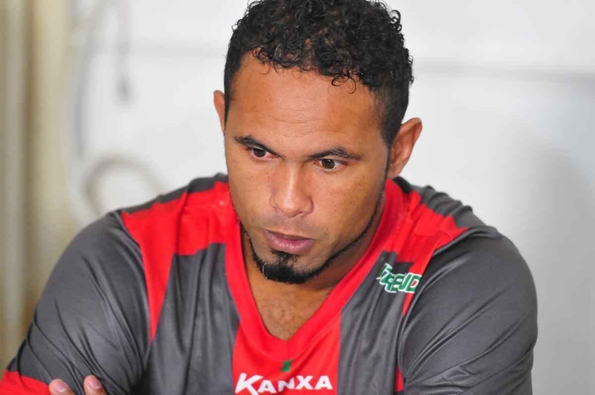 Bruno foi apresentado nesta tera-feira no Boa Esporte, realizou testes e foi apoiado por alguns torcedores