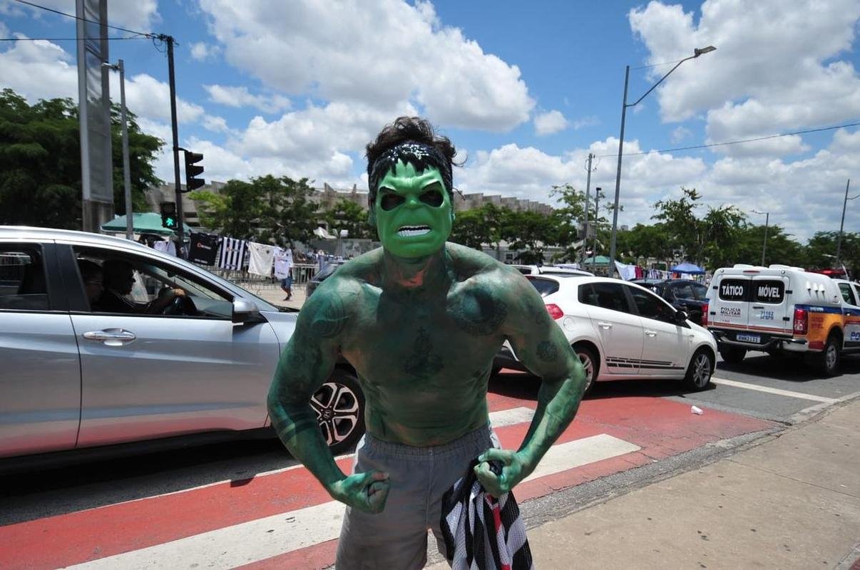Torcida do Atltico chegou animada ao Mineiro para o jogo da taa, contra o RB Bragantino. Dia de festejar com o time o ttulo do Campeonato Brasileiro de 2021