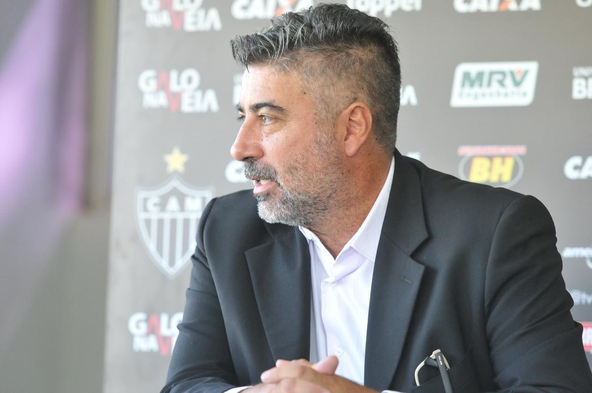 Veja imagens da apresentao de Martn Rea no Atltico