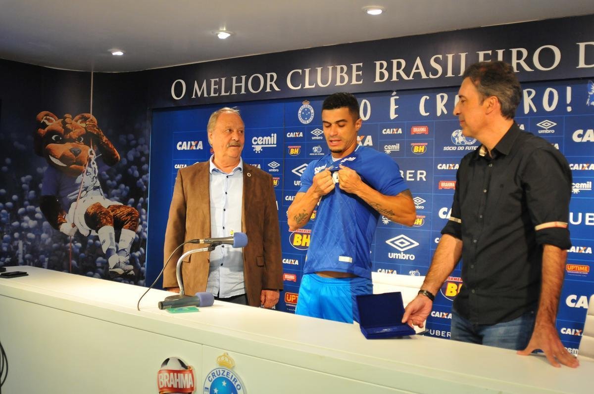 Cruzeiro apresentou o lateral-esquerdo Egdio como novo reforo para a temporada 2018