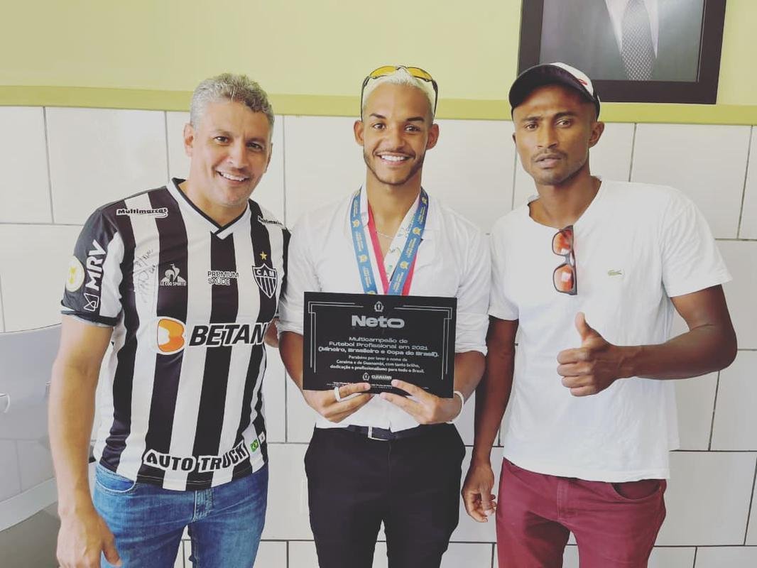 Volante Neto est em sua cidade natal e recebeu homenagens pelos ttulos em 2021