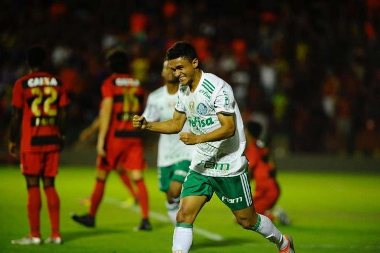 Erik - Jogou no Palmeiras entre 2016 e 2017. Foi para o Atlético em 2018.