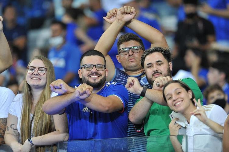 Torcida do Cruzeiro lotou Mineiro na partida contra o Nutico nas despedidas de Rafael Sobis e Ariel Cabral