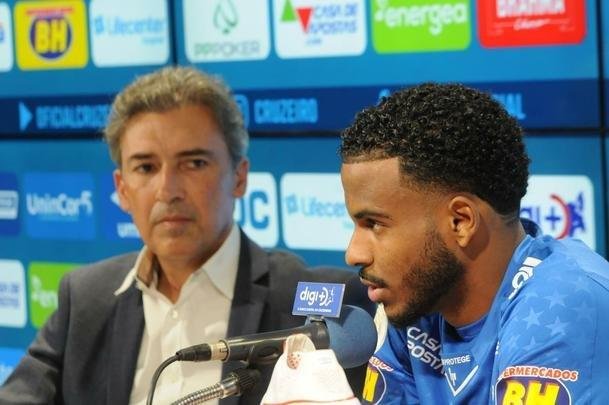 Fotos da apresentao do atacante Ezequiel no Cruzeiro