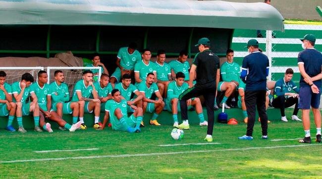 Gois: 4 jogos, 2 vitrias e 2 derrotas. Atuou pelo Campeonato Goiano e Copa do Brasil. Foi eliminado do torneio mata-mata.