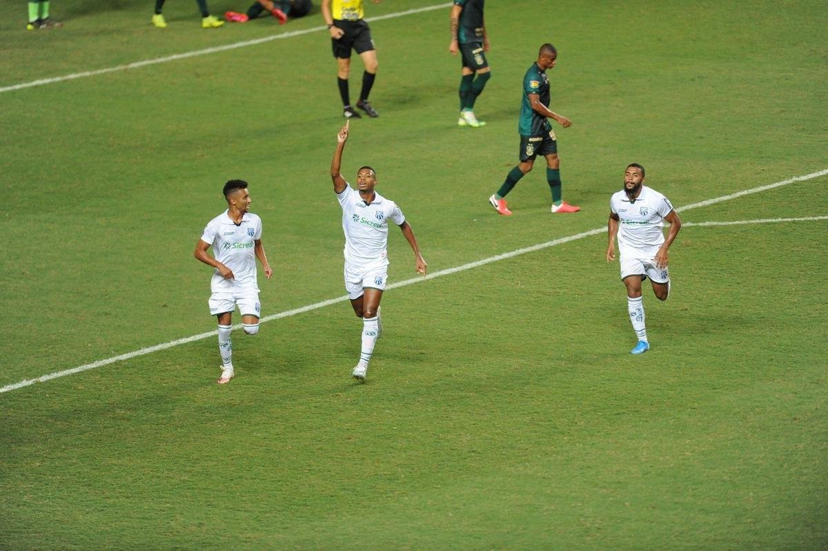 Fotos da vitria da Caldense sobre o Amrica, por 1 a 0, no Independncia, em Belo Horizonte, pela quarta rodada do Campeonato Mineiro de 2021. Atacante Amarildo marcou o nico gol da partida,