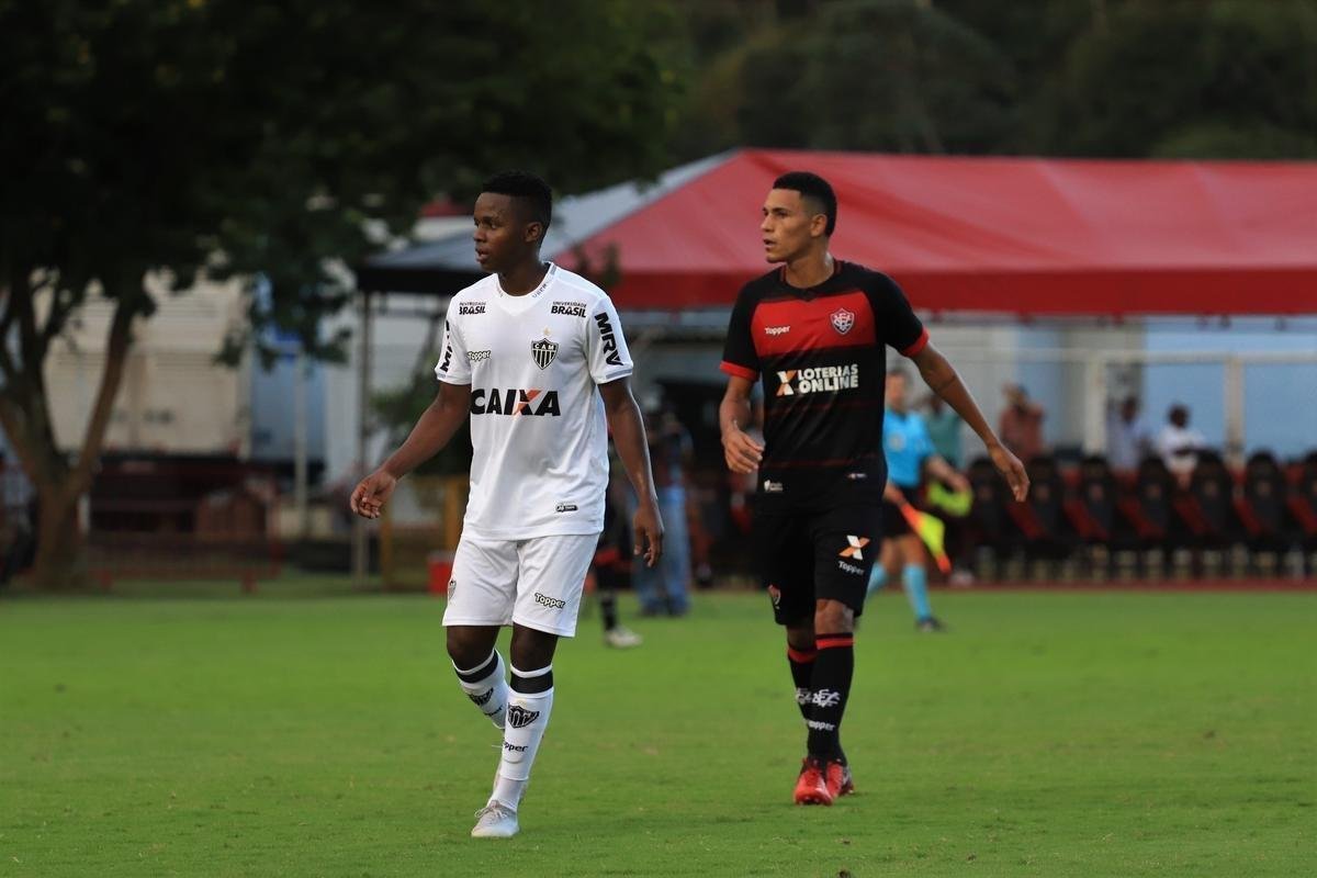 Vitória derrotou Atlético por 1 a 0, no Barradão, com gol de Léo Ceará