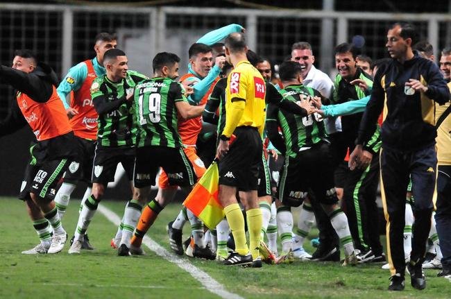 Fotos do jogo entre Amrica e Botafogo, no Independncia, em Belo Horizonte, pela stima rodada do Campeonato Brasileiro