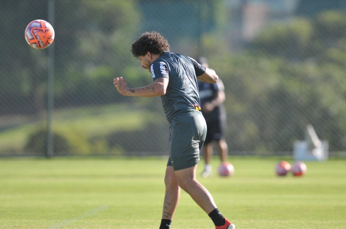 Veja fotos do treino do Atltico