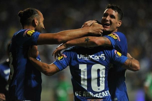 Com gols de Thiago Neves, Arrascaeta e Ded, Cruzeiro goleou a Chapecoense por 3 a 0
