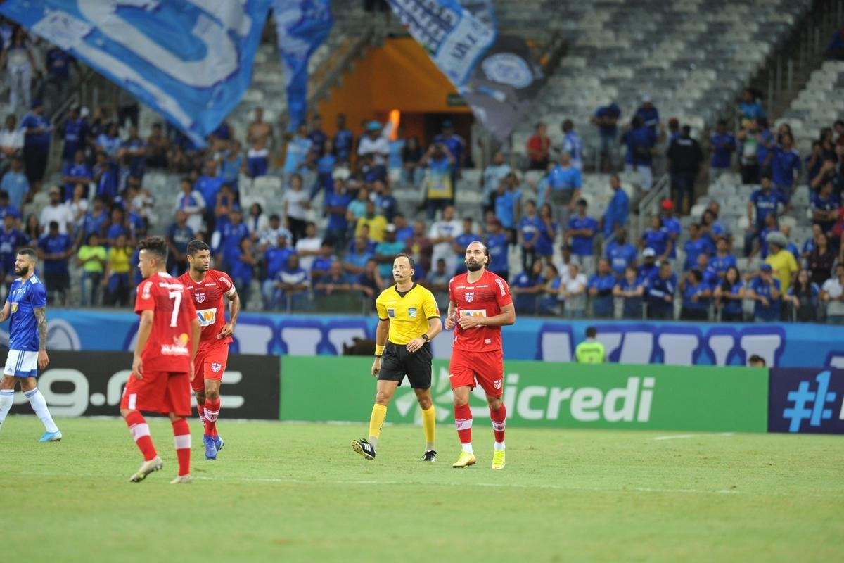 Cruzeiro enfrentou o CRB no Mineiro