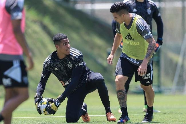 Fotos do treino do Atltico nesta quarta-feira (12/10), na Cidade do Galo. Em recuperao de um incmodo na panturrilha esquerda, Hulk fez funcional no campo e ainda  dvida para o confronto contra o Flamengo, no sbado, s 20h30, no Maracan, pelo Brasileiro