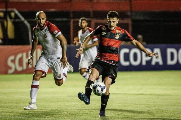 No segundo tempo, o Sport ainda ampliou o placar com Jean Patrick. Porém, com a expulsão do capitão Sander, o Imperatriz tomou a iniciativa do jogo e chegou ao empate com dois gols de Cesinha.