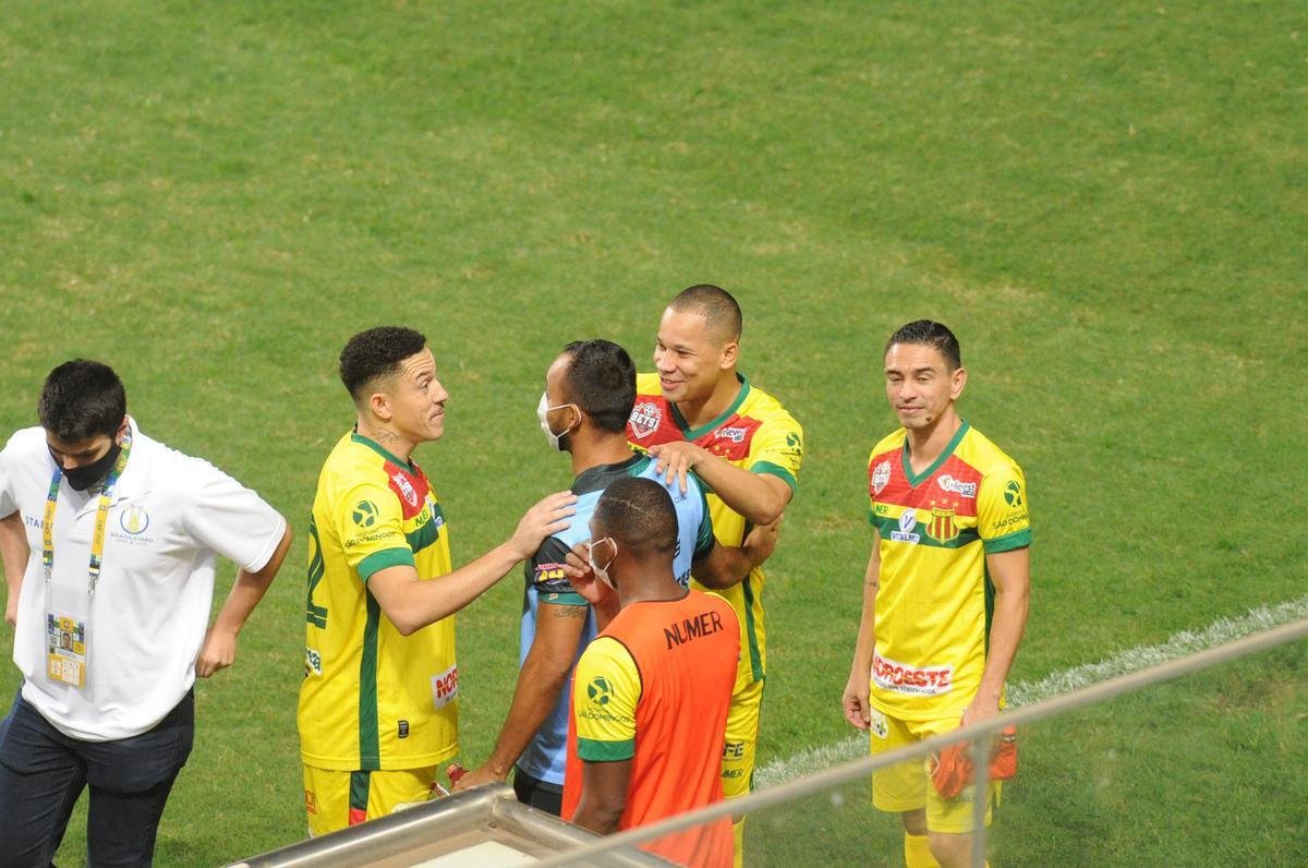 Fotos do jogo entre Amrica e Sampaio Corra, no Independncia, em Belo Horizonte, pela 27 rodada da Srie B do Campeonato Brasileiro
