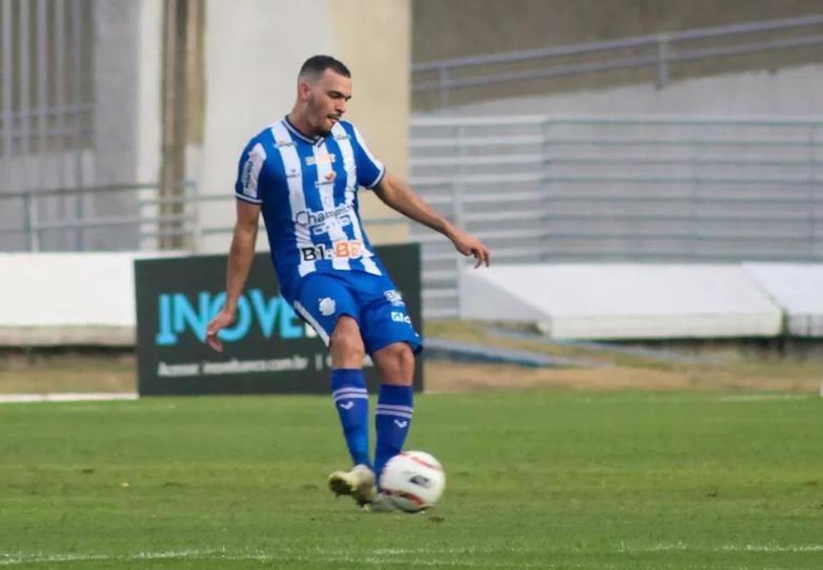 Ava contratou o zagueiro Wellington Nascimento