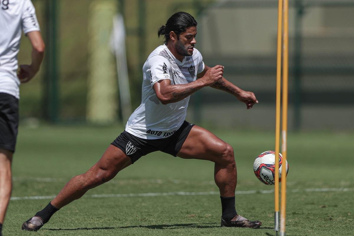 Hulk, ponta (2), 43% dos votos