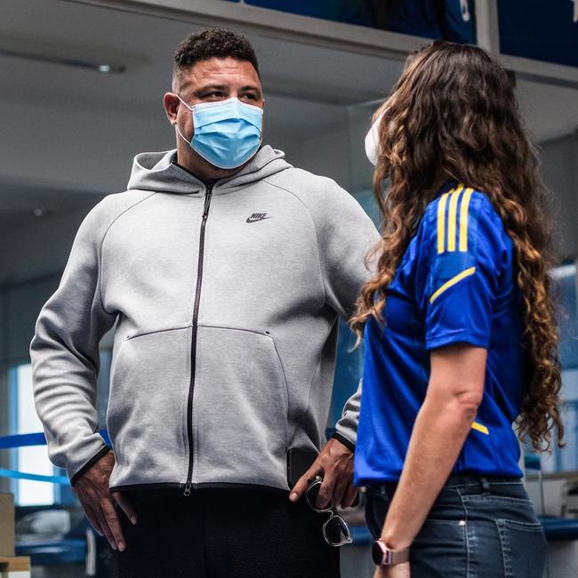 Em sua primeira visita  Toca da Raposa II, Ronaldo concedeu entrevista coletiva e teve contato com jogadores e comisso tcnica do Cruzeiro. Ele tambm se encontrou com scios da categoria Diamante.