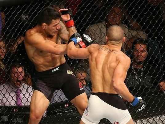 Na luta principal do UFC Fight Night 90, Rafael dos Anjos é nocauteado por Eddie Alvarez no primeiro round e perde cinturão do peso leve