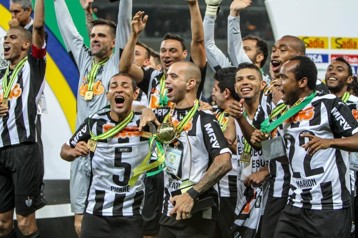 Copa do Brasil (2014) - Em indita final mineira na Copa do Brasil, o Atltico levou a melhor sobre o rival Cruzeiro nos dois jogos e conquistou o ttulo do torneio pela primeira vez. No jogo de ida, triunfo alvinegro no Independncia, por 2 a 0. Luan e Dtolo balanaram as redes. No clssico decisivo, no Mineiro, o Galo venceu por 1 a 0, gol de Diego Tardelli