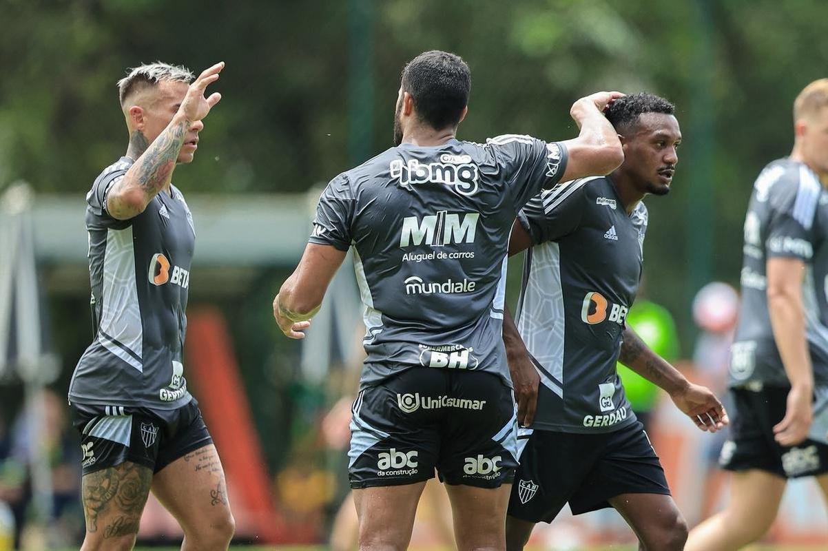 No primeiro jogo-treino, Atltico empatou com o Villa Nova por 1 a 1. Hulk marcou pelo Galo.