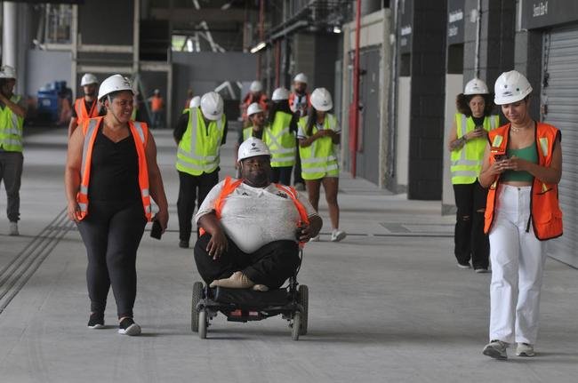 Fotos da visita feita por pessoas com deficincia na Arena MRV, nesta quinta-feira (9/2)
