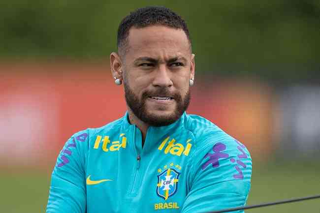 Neymar ser titular no duelo do Brasil diante da Colmbia 